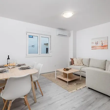 Hendrix Apartment Novi Vinodolski