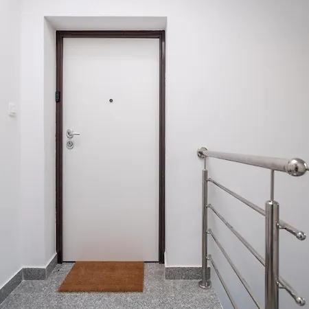 Hendrix Apartment